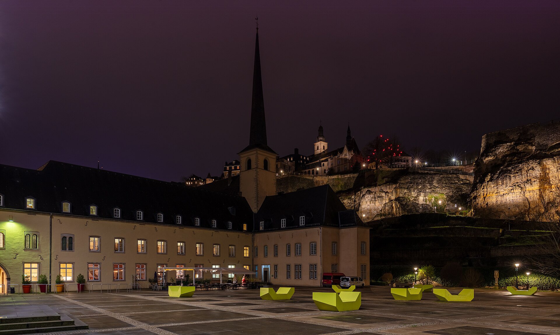 Abtei Neumünster – Historisches Kloster im Grund als lebendiges Kulturzentrum.