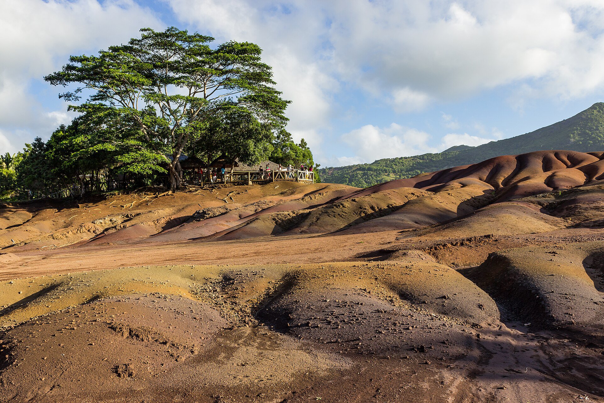 Chamarel Seven Coloured Earths – Einzigartige bunte Dünenlandschaft aus vulkanischem Gestein.