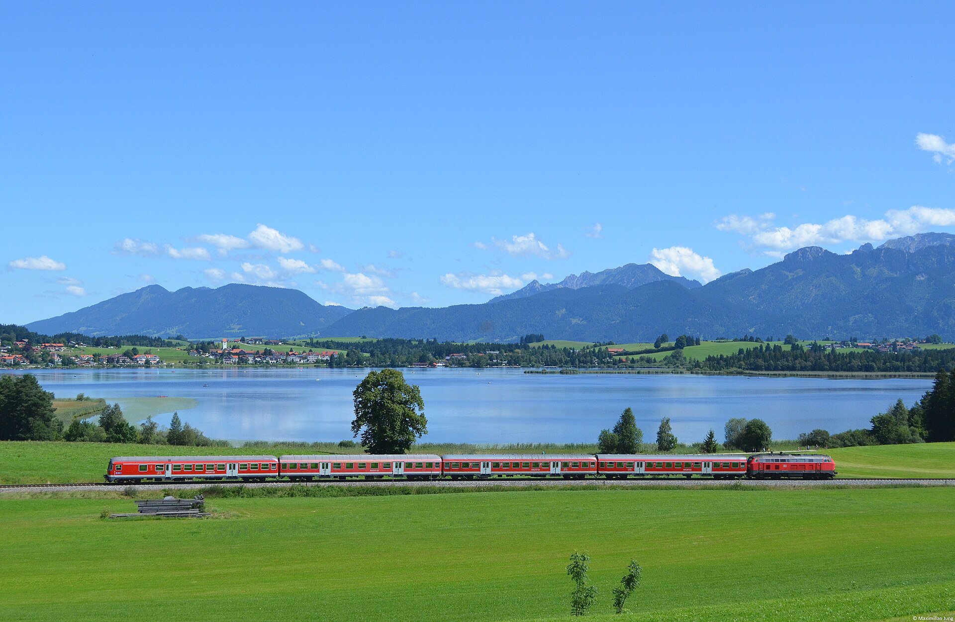 Hopfensee – Sonniger Badesee bei Füssen mit Blick auf die Allgäuer Alpen.