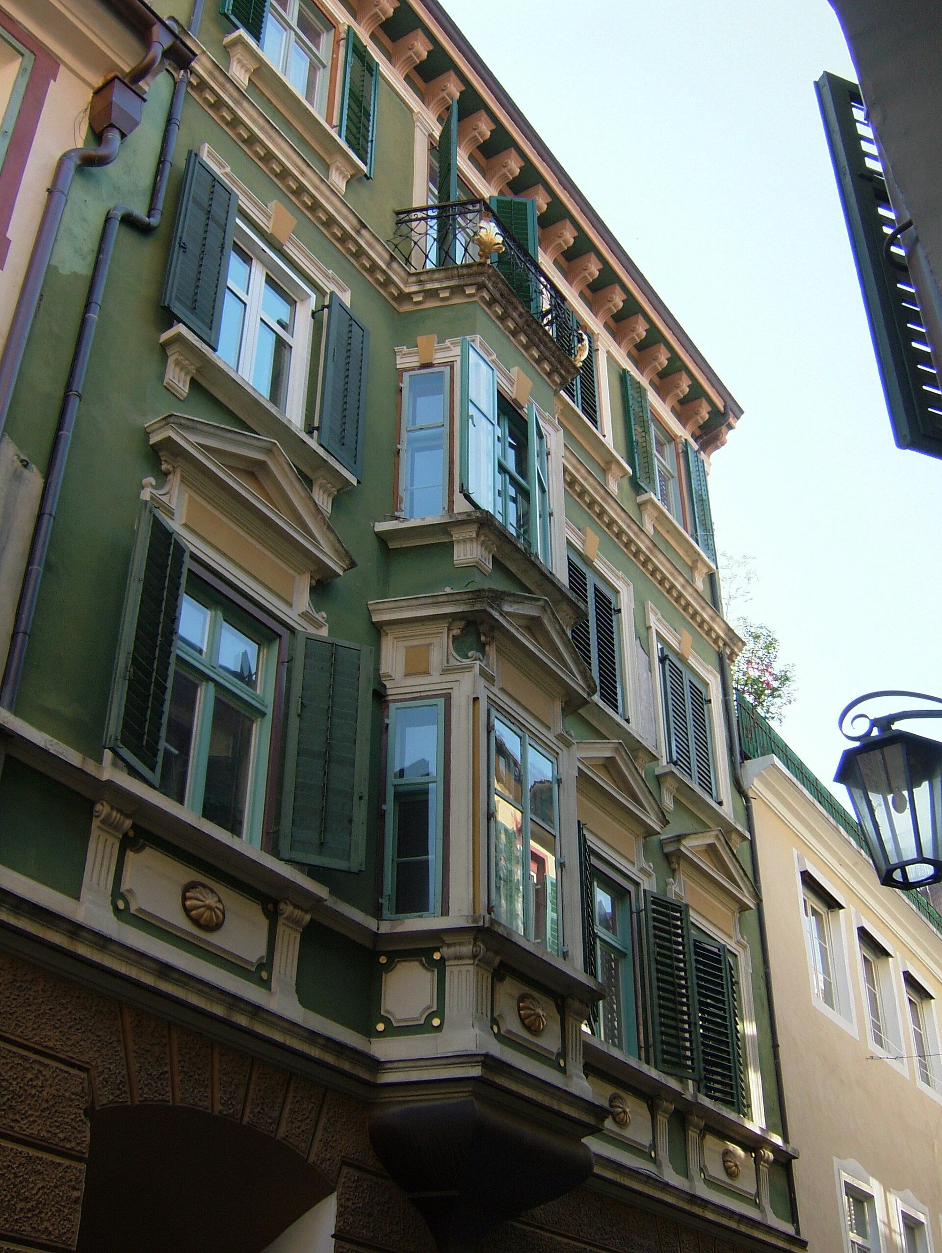 Meraner Altstadt – Mediterranes Flair, Lauben und Cafés in Südtirols zweitgrößter Stadt.