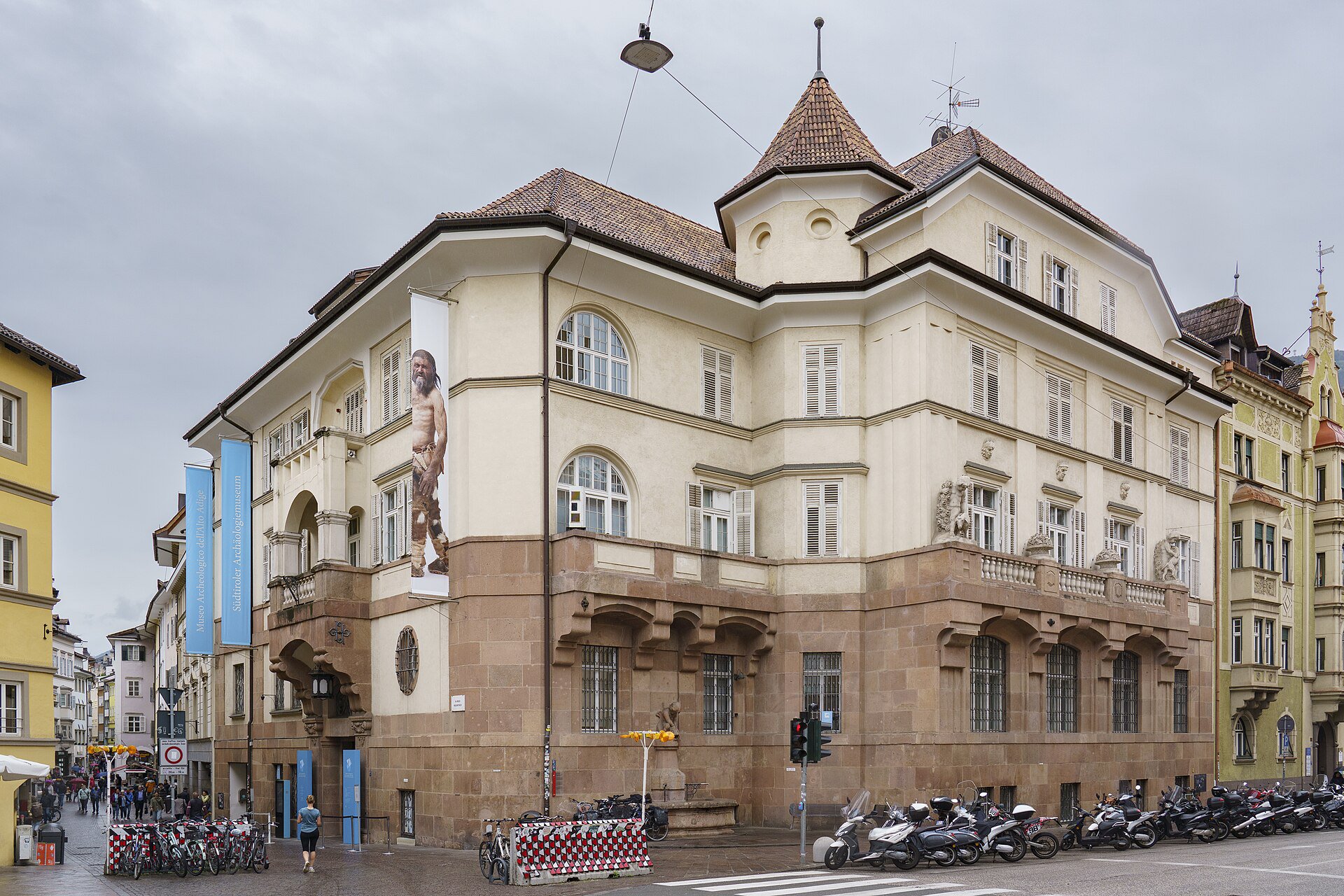 Ötzi-Museum – Südtiroler Archäologiemuseum mit der weltberühmten Gletschermumie.
