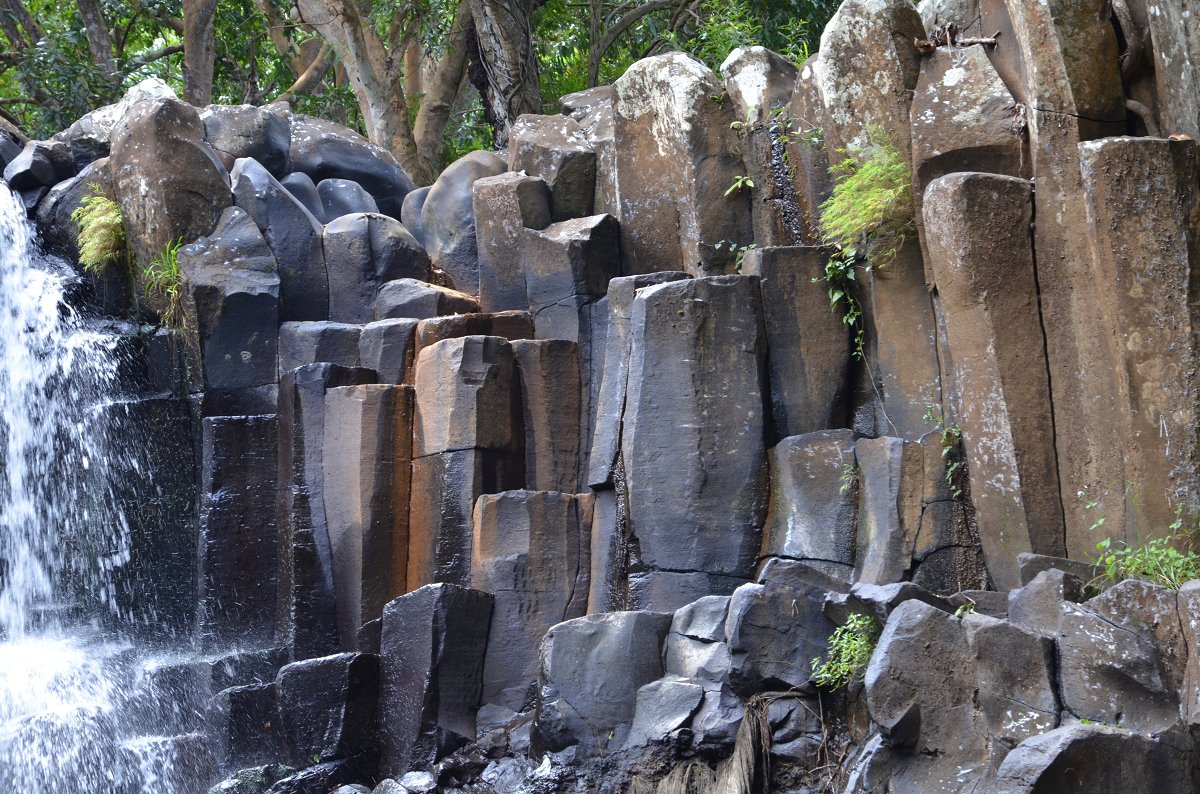 Rochester Falls – Wasserfall mit ungewöhnlich geometrischen Felsformationen.