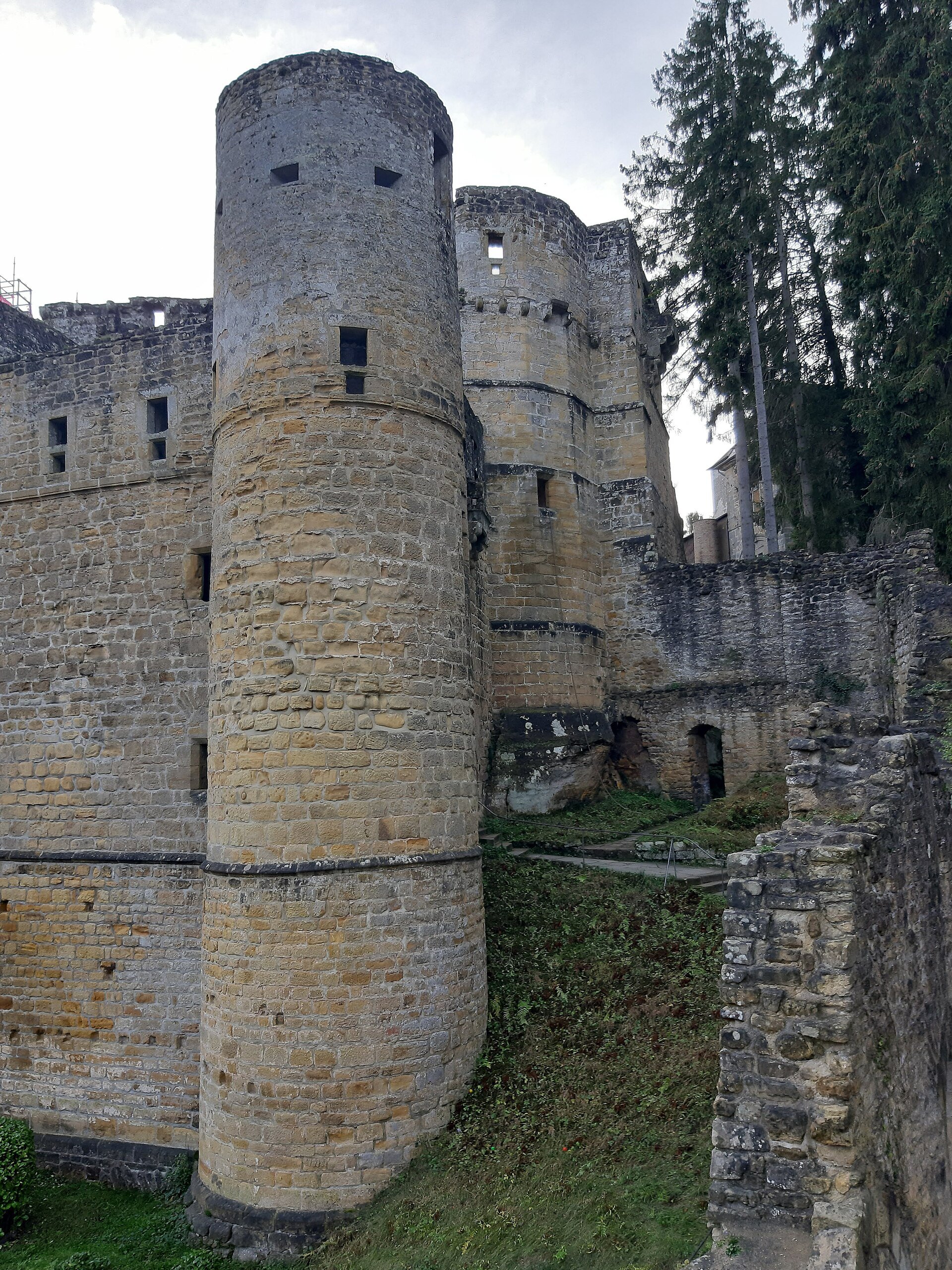Schloss Beaufort – Romantische Burgruine im Mullerthal.