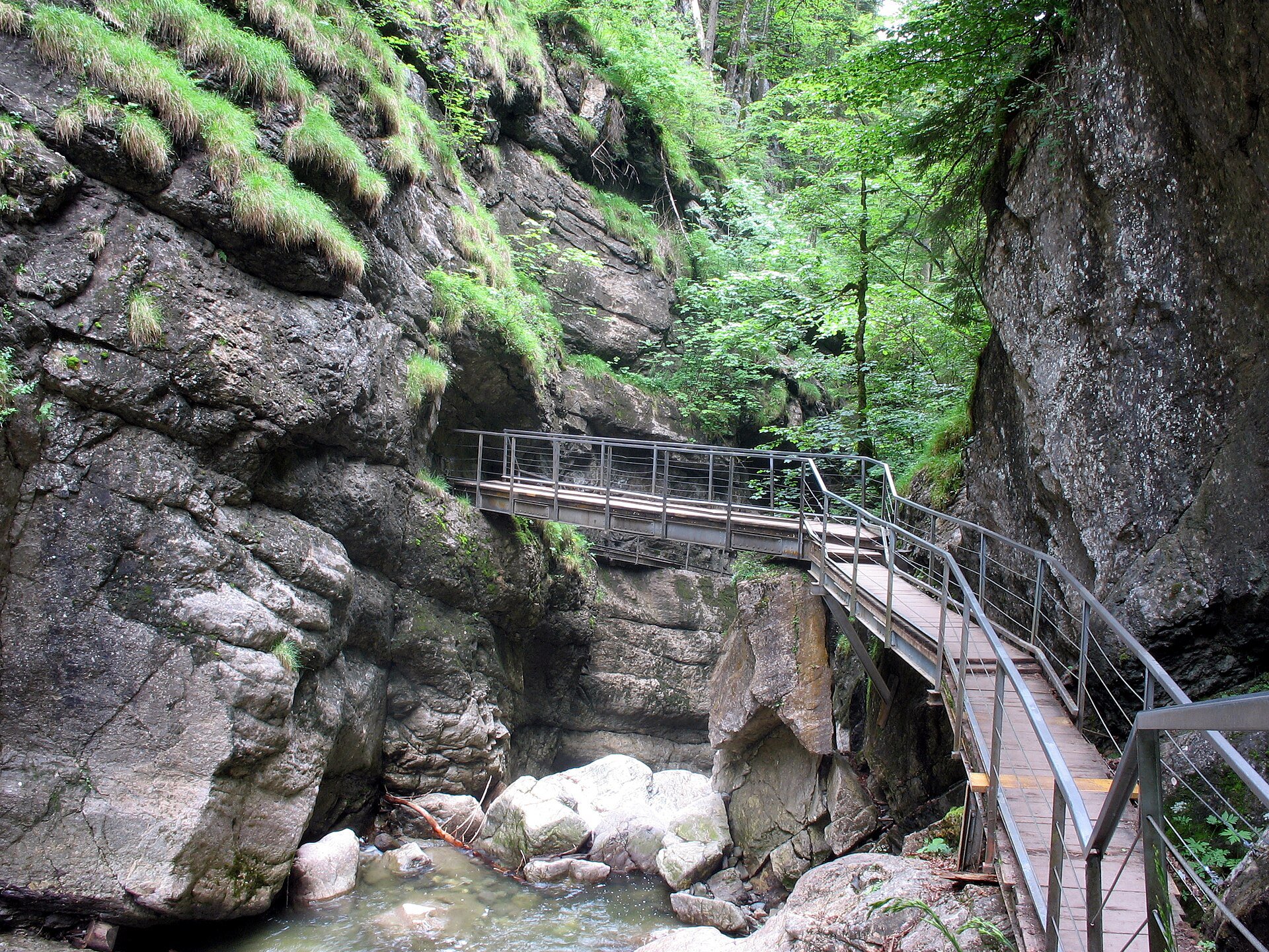 Starzlachklamm – Wildromantische Klamm bei Burgberg mit Steganlage.