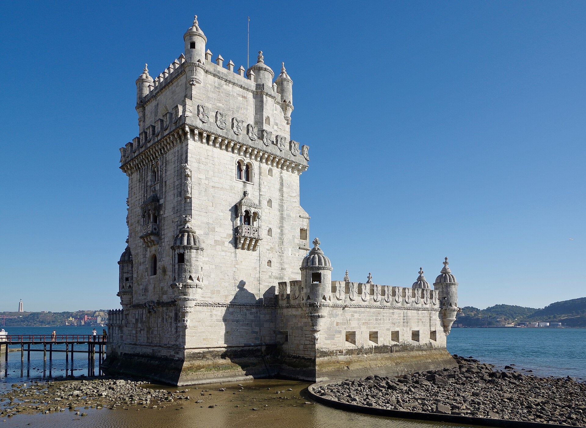 Torre de Belém – Wahrzeichen des Zeitalters der Entdeckungen am Tejo-Ufer.